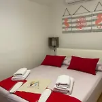 Rosso 400 M From Beach, Comfortable & Free Parking דירה