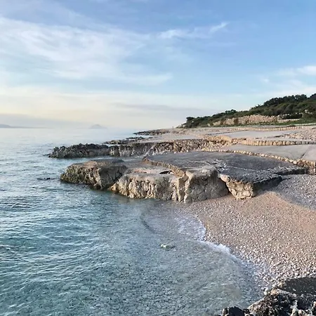 Rosso 400 M From Beach, Comfortable & Free Parking Апартаменты