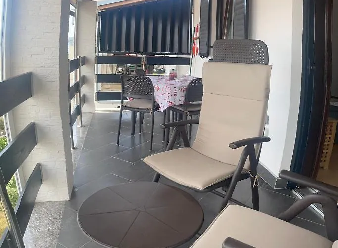 Apartament Rosso 400 M From Beach, Comfortable & Free Parking