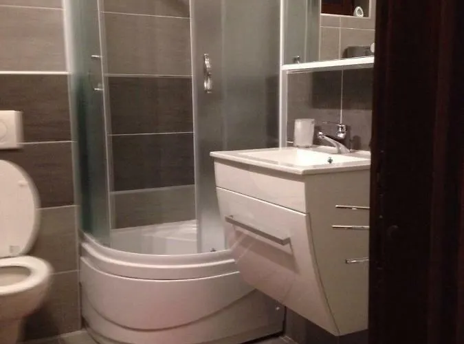 Apartman Rosso 400 M From Beach, Comfortable & Free Parking